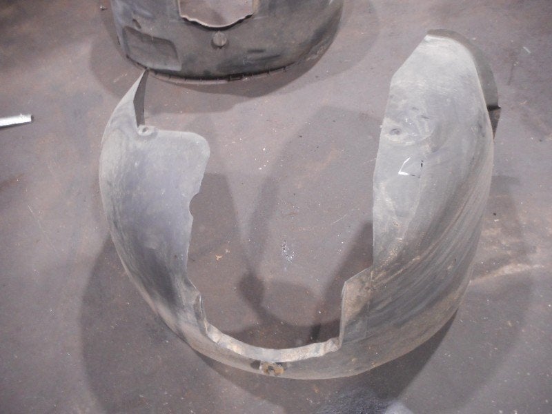 Binnenspatscherm Links Voor Saab 9-5 (YS3E) 1998, Saab-de-info@saabgroup.com, Gebruikt, Marienbergstraße  96, Nürnberg 90411, , Duitsland