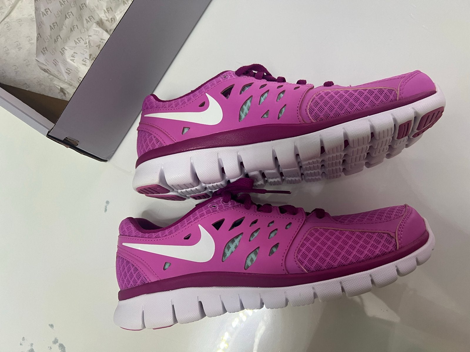 Nieuwe Nike sneakers maat 38 in roze/paars, Kleding | Dames, Schoenen, Ophalen of Verzenden, Nieuw, Roze, Sneakers of Gympen