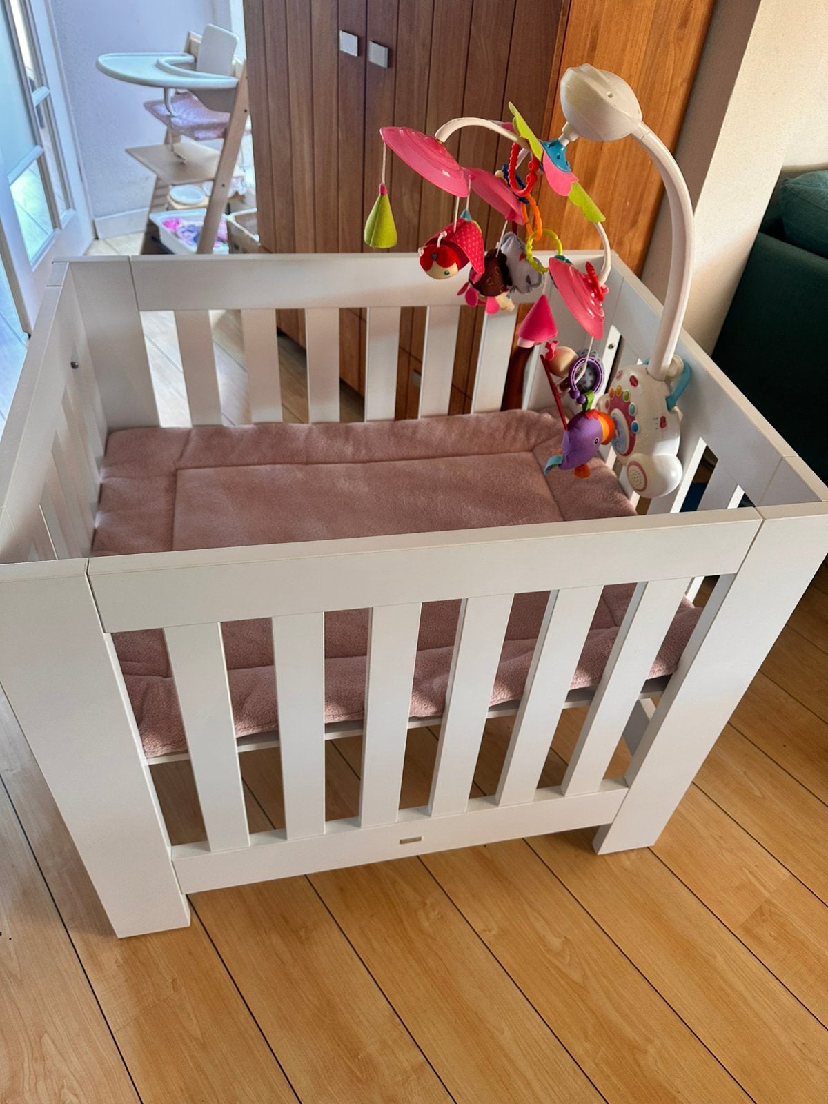 Witte TWF box incl. oud roze boxkleed, Kinderen en Baby's, Boxen, Ophalen, Zo goed als nieuw, Vierkant, In hoogte verstelbaar