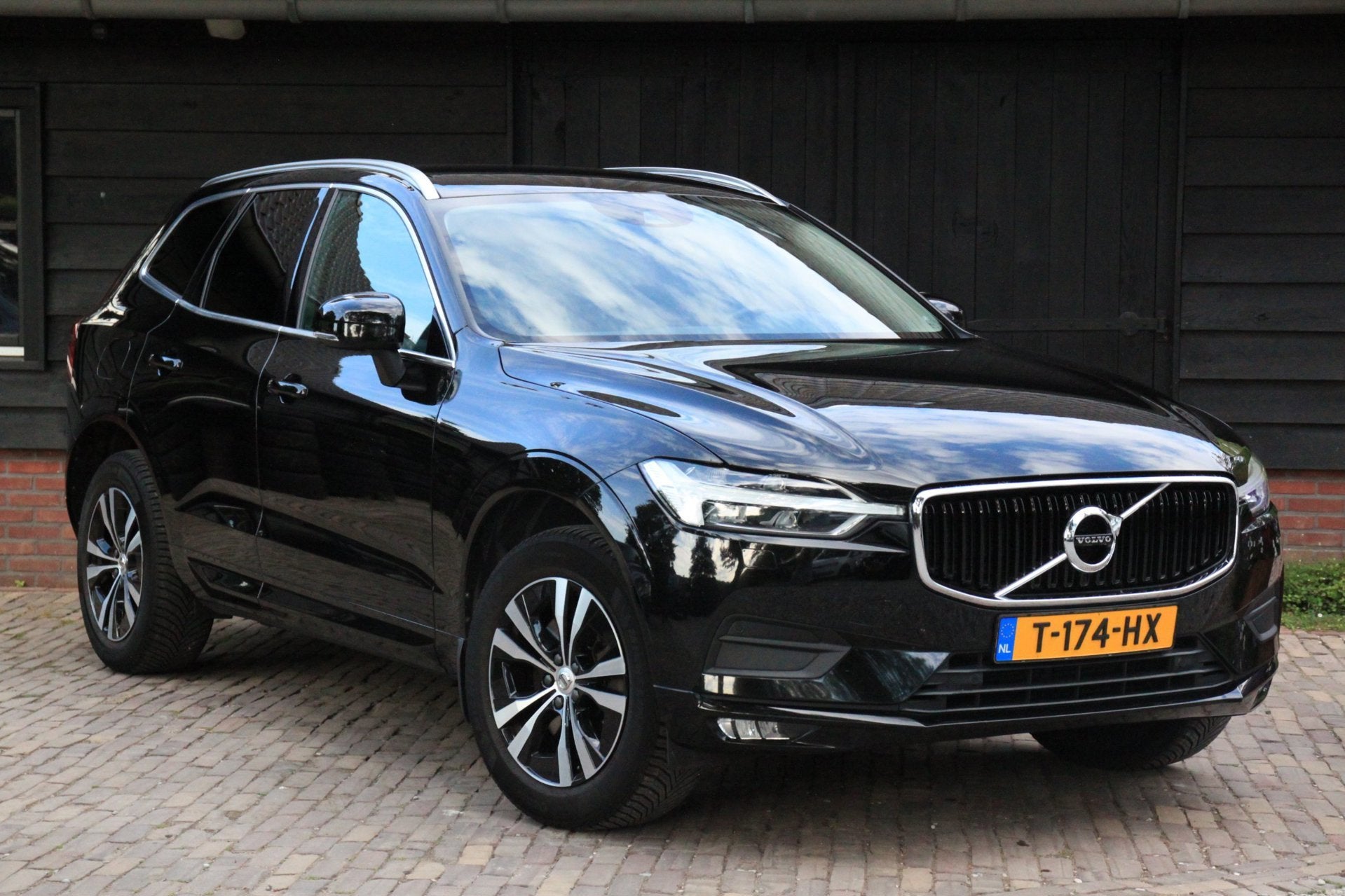 Volvo XC60 2.0 T5 AWD Momentum Pro Camera/Parkeersensor v,a/, Automaat, Gebruikt, 4 cilinders, 1969 cc