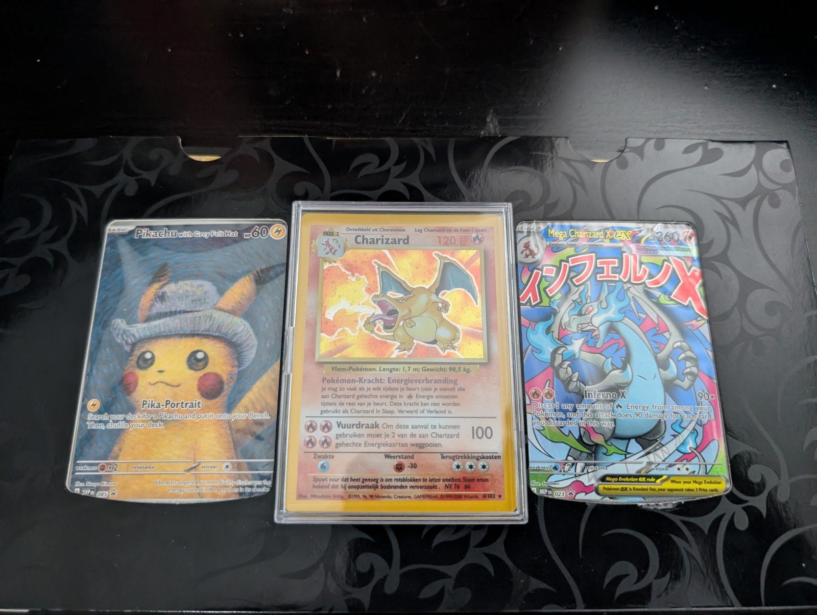 Pokémon collectie: Pikachu Van Gogh en Charizard vintage, Ophalen of Verzenden, Zo goed als nieuw, Meerdere kaarten