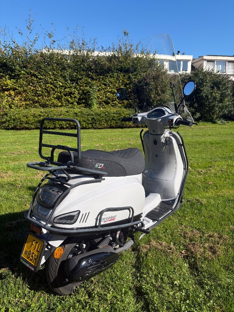 GTS Toscana Dynamic (2025) – Slechts 1239 km - Borasco Grey, Fietsen en Brommers, Zo goed als nieuw, Benzine, Ophalen, Overige merken