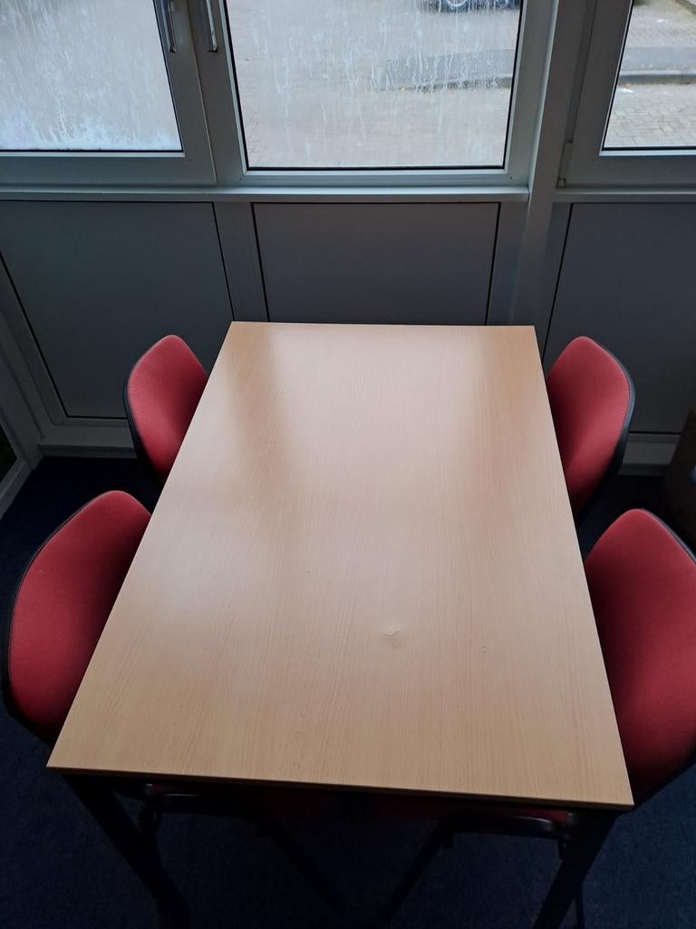 Kantine tafels en stoffen stoelen - Koopje!, Huis en Inrichting, Tafels | Eettafels, Ophalen, Gebruikt, Overige materialen, Vierkant