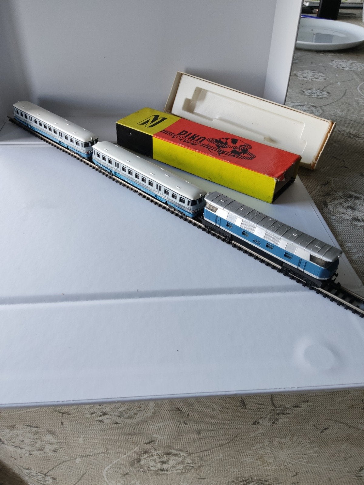 Piko Treinset N-schaal met locomotief en bijwagons, Hobby en Vrije tijd, Modeltreinen | N-Spoor, Ophalen of Verzenden, Gelijkstroom