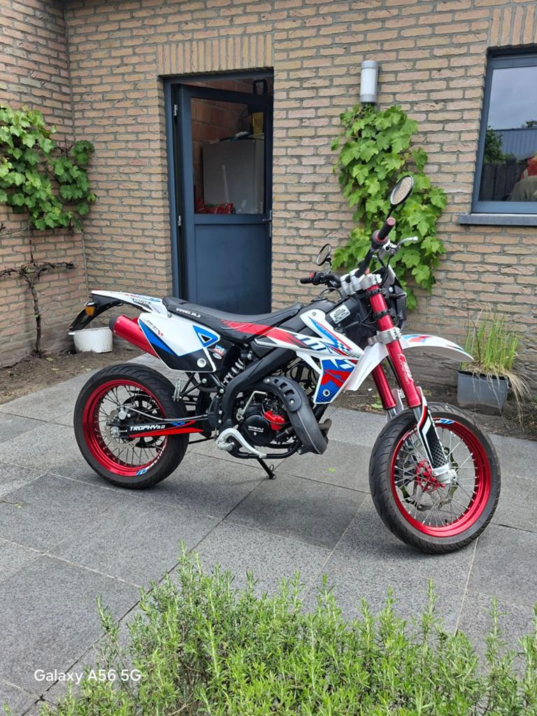 Rieju MRT 50 SM Trophy 3.0  E5, Fietsen en Brommers, 6 versnellingen, Gebruikt, 50 cc, Ophalen