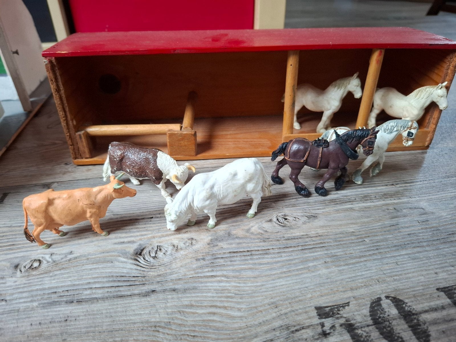 britains koeien en paarden met stal, Ophalen, Zo goed als nieuw, Paard, Beeldje of Figuurtje