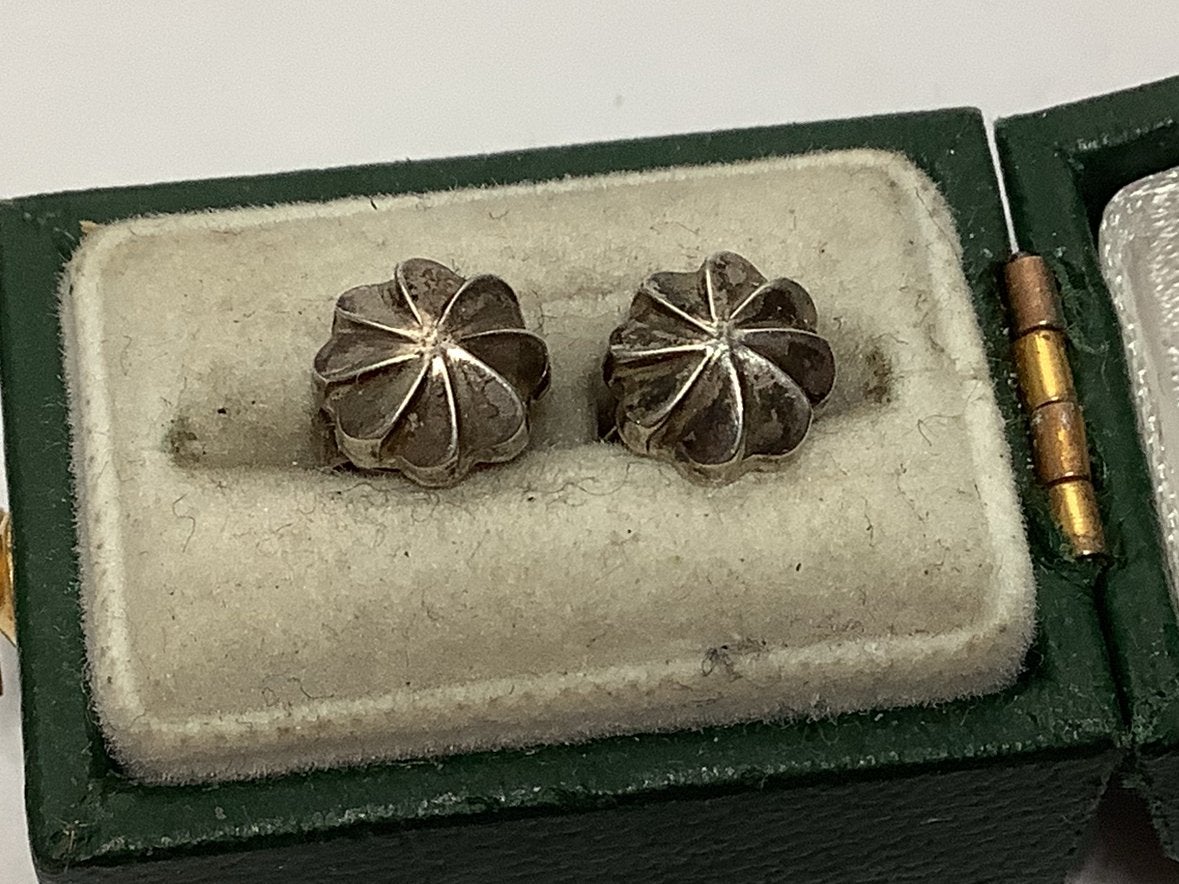BEWERKTE OUDE GEKEURD 925 ZILVER OORKNOPPEN, Verzenden, Zilver, Oorbellen