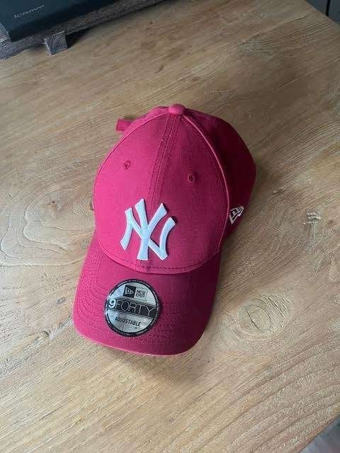 New York pet - New Era - Rood, Kleding | Heren, Hoeden en Petten, Verzenden, One size fits all, New Era, Pet
