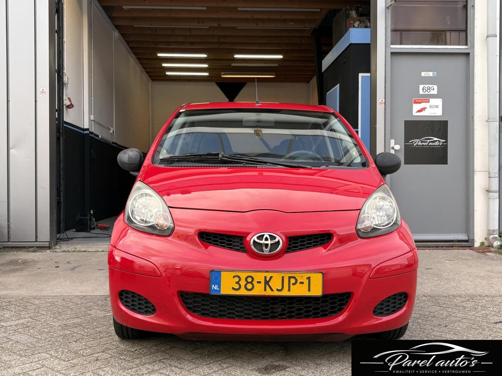 Toyota Aygo 1.0-12V Comfort|APK|NAP|Airco|5 Deuren|Lage KM, Voorwielaandrijving, Stof, Gebruikt, Zwart
