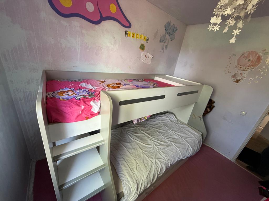Wit stapelbed met matrassen - zo goed als nieuw, Huis en Inrichting, Slaapkamer | Stapelbedden en Hoogslapers, 90 cm, Tweepersoons
