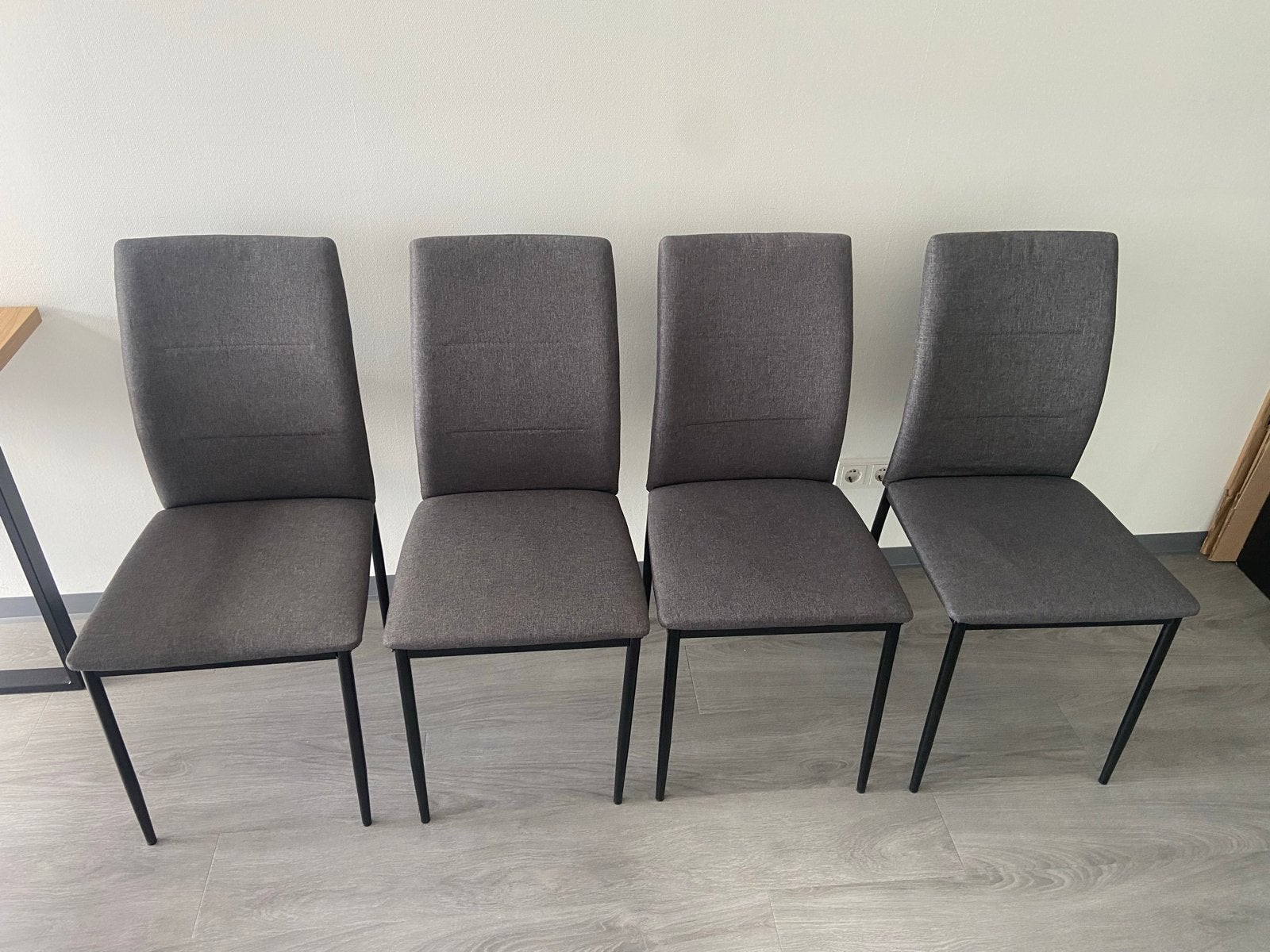 4 grijze eetkamerstoelen Jysk, Ophalen, Zo goed als nieuw, Vier, Stof
