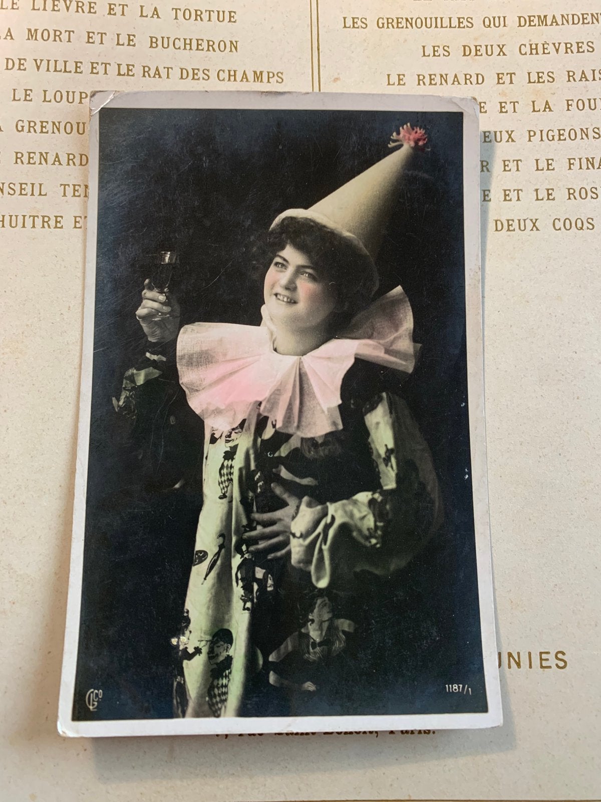 Dame, pierrot met glaasje wijn (HH), Ophalen of Verzenden, Voor 1920, Gelopen, Overige thema's