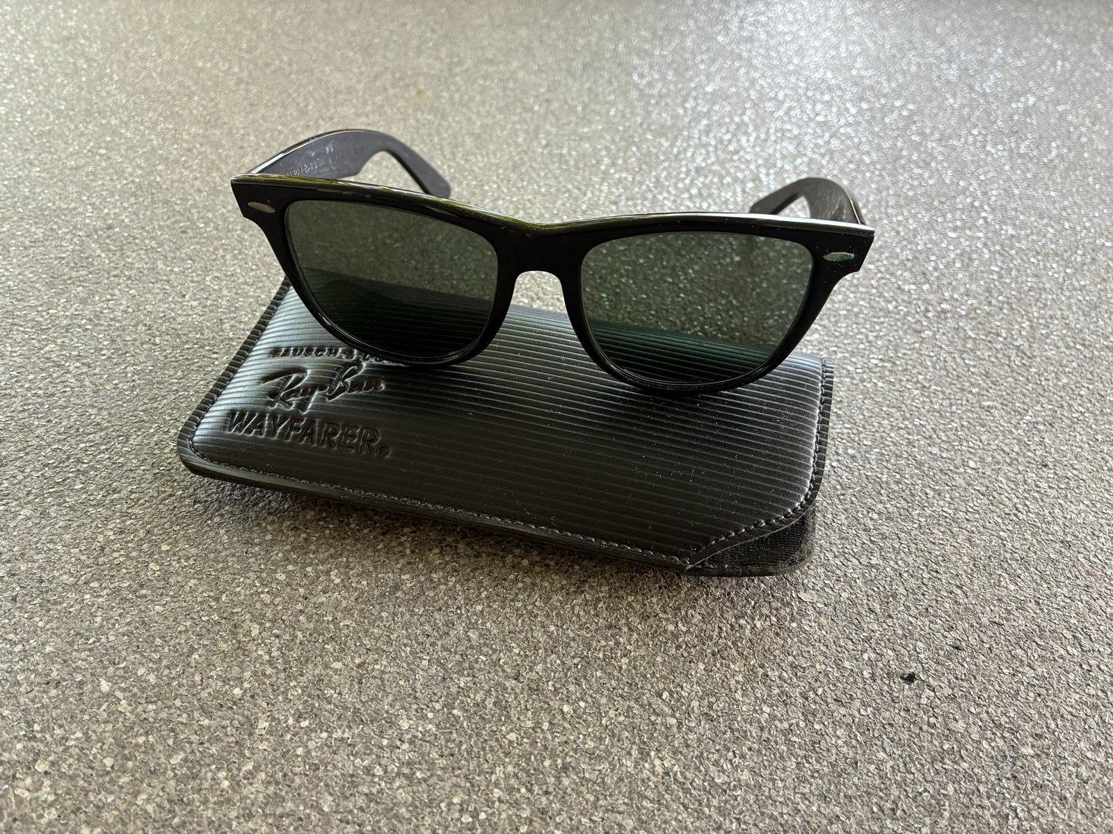 Ray-Ban B&L Wayfarer Zonnebril - Vintage Zwart, Sieraden, Tassen en Uiterlijk, Zonnebrillen en Brillen | Dames, Zo goed als nieuw