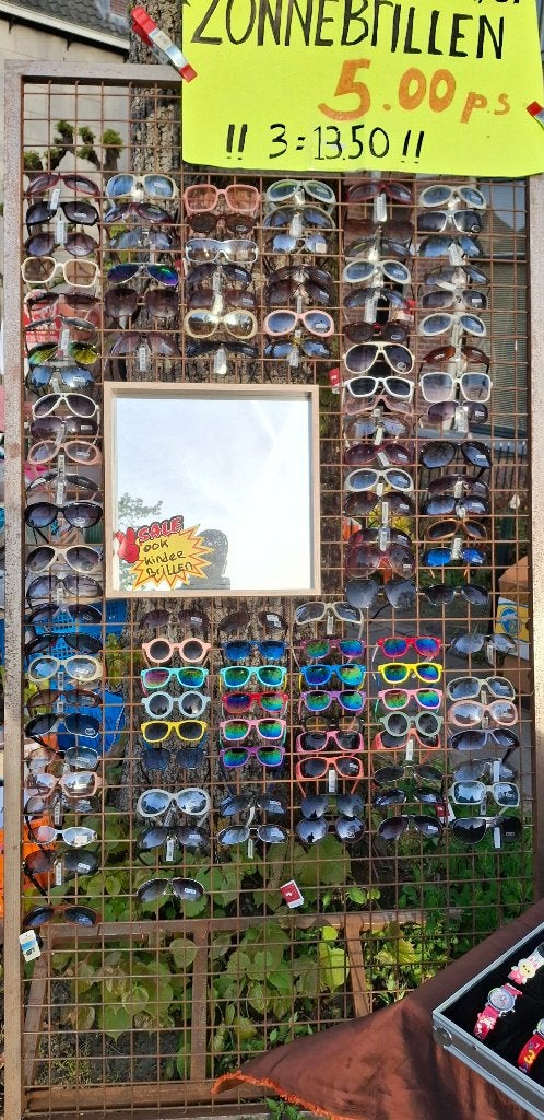 50 zonnebrillen goede markthandel 75 euro., Diversen, Rommelmarktspullen, Ophalen of Verzenden, Nieuw
