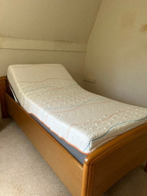 Blank eiken bed inclusief nachtkastje, Ophalen, 90 cm, Klassiek, 200 cm