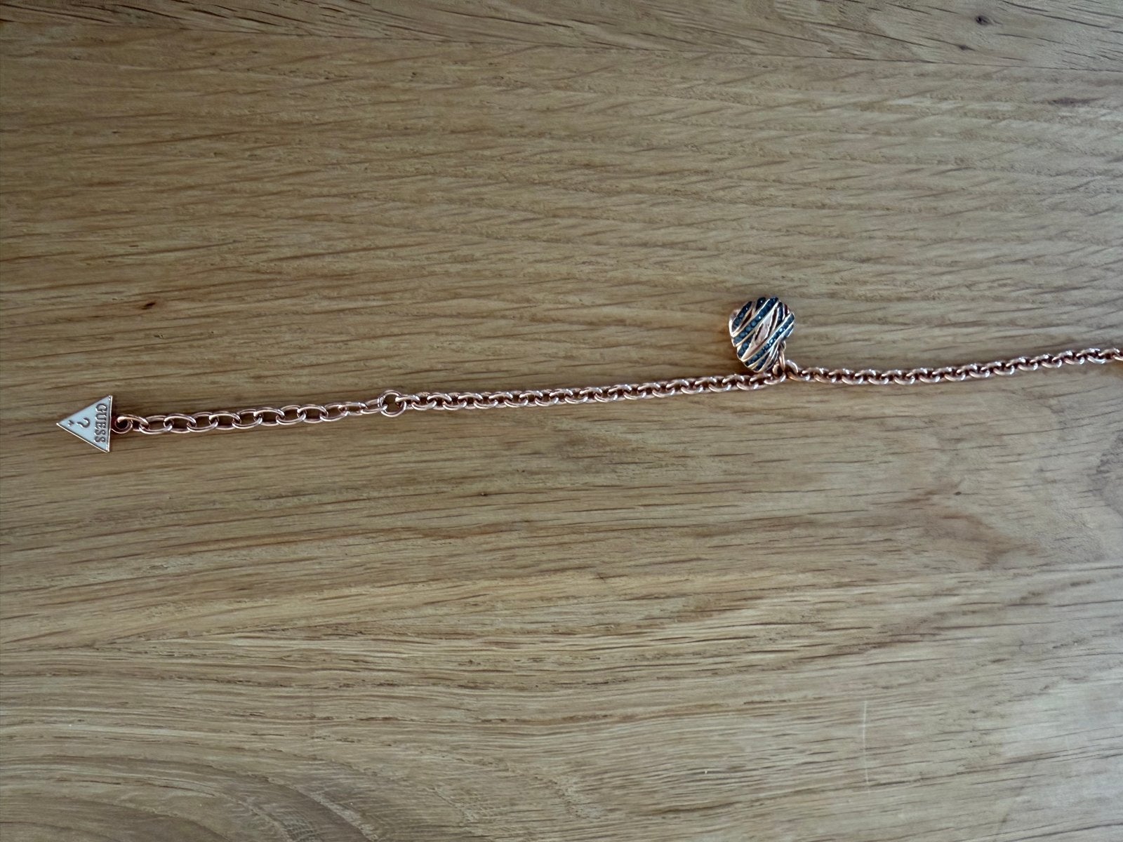 Guess armband met hartje en strass, Overige materialen, Overige kleuren, Ophalen of Verzenden, Zo goed als nieuw