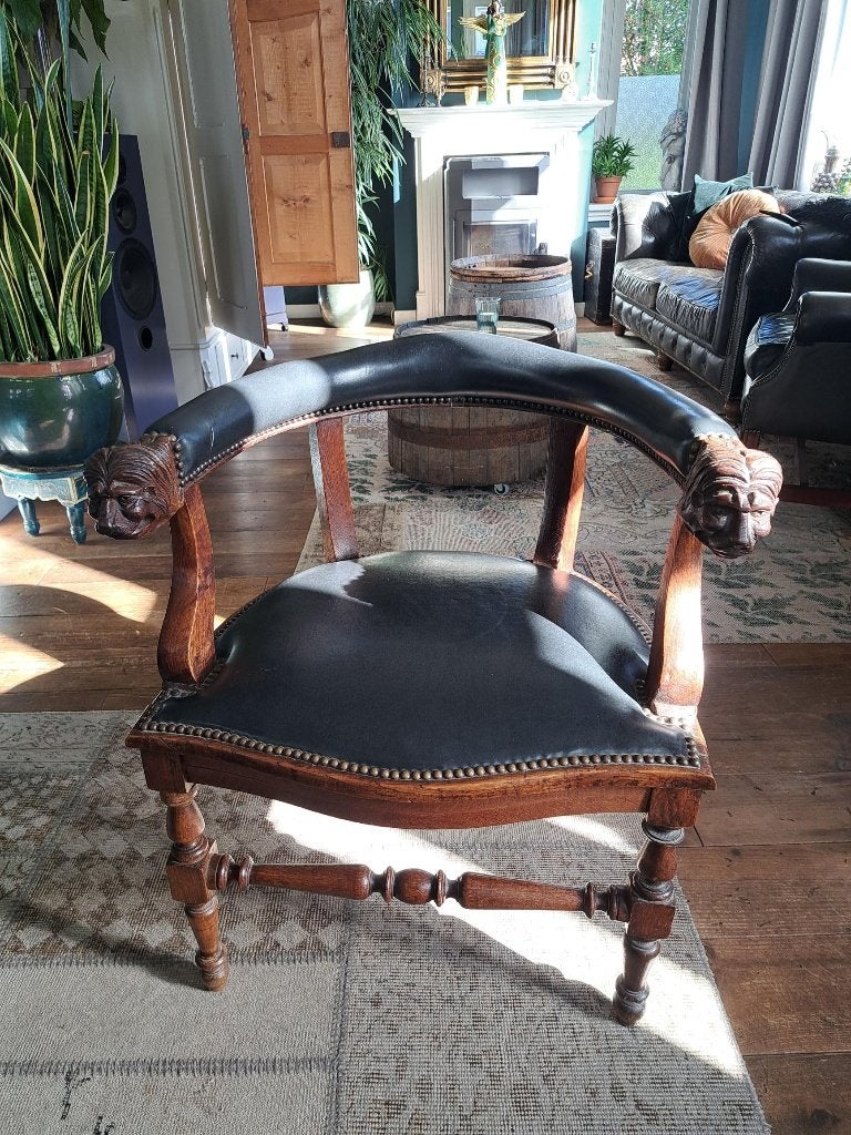 antieke leren leuningstoel met leeuwenkoppen, Ophalen