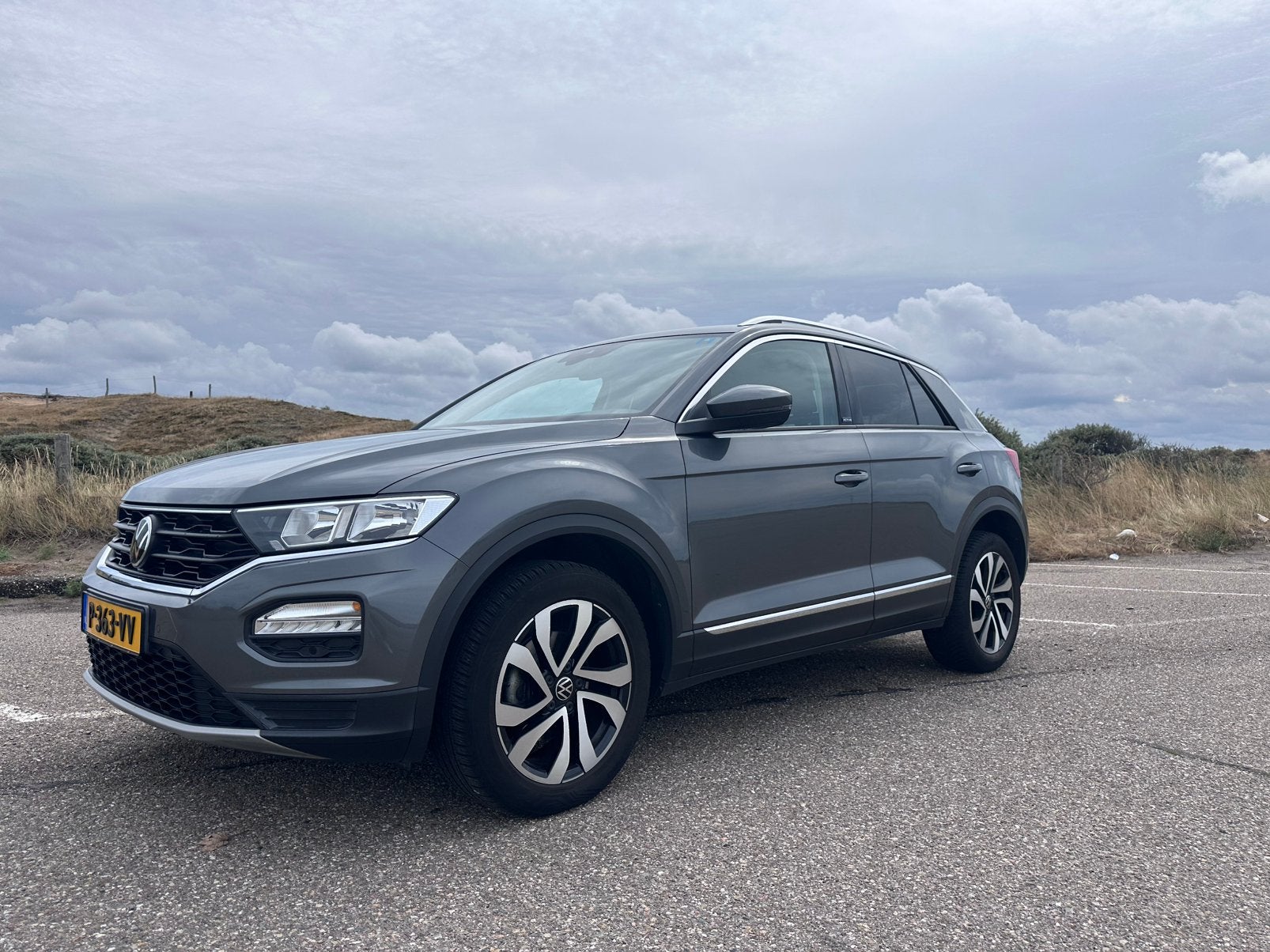 Volkswagen T-Roc 1.0 TSI 110pk 2021 Grijs, Auto's, Voorwielaandrijving, Stof, Zwart, 1194 kg