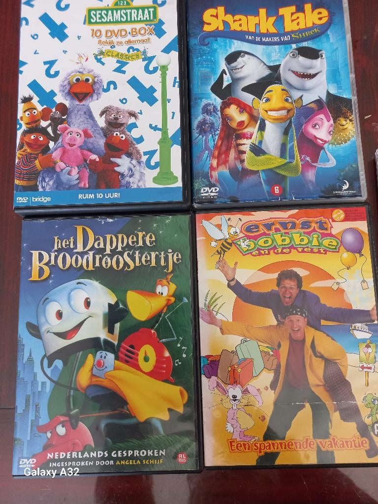 13 Kinder DVD's Sesamstr. Shark Broodroostertje Ernst Bobbie, Alle leeftijden, Boxset, Ophalen of Verzenden, Zo goed als nieuw