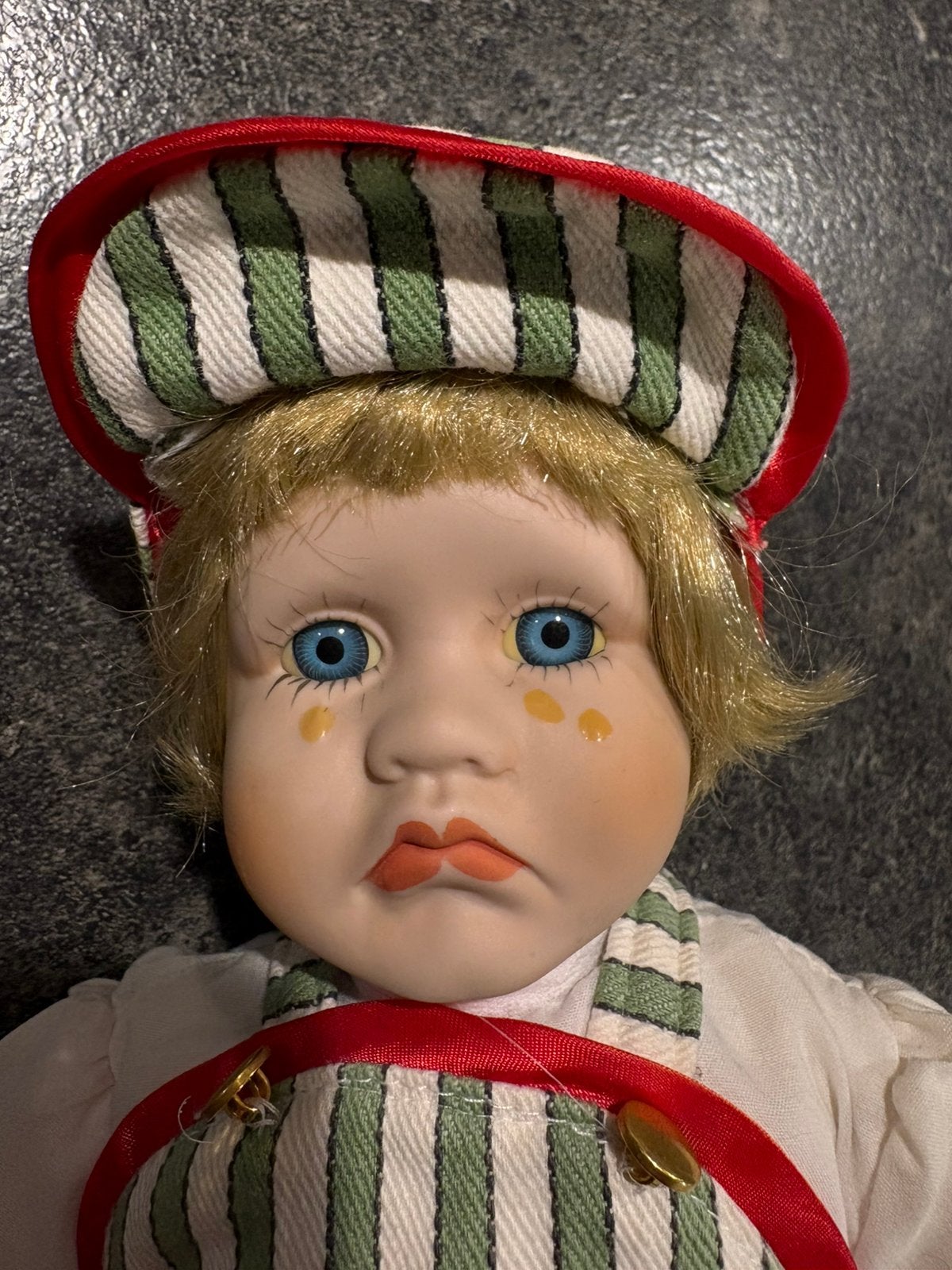 Popje met porselein armen,beentjes en hoofd., Ophalen of Verzenden, Zo goed als nieuw, Pop