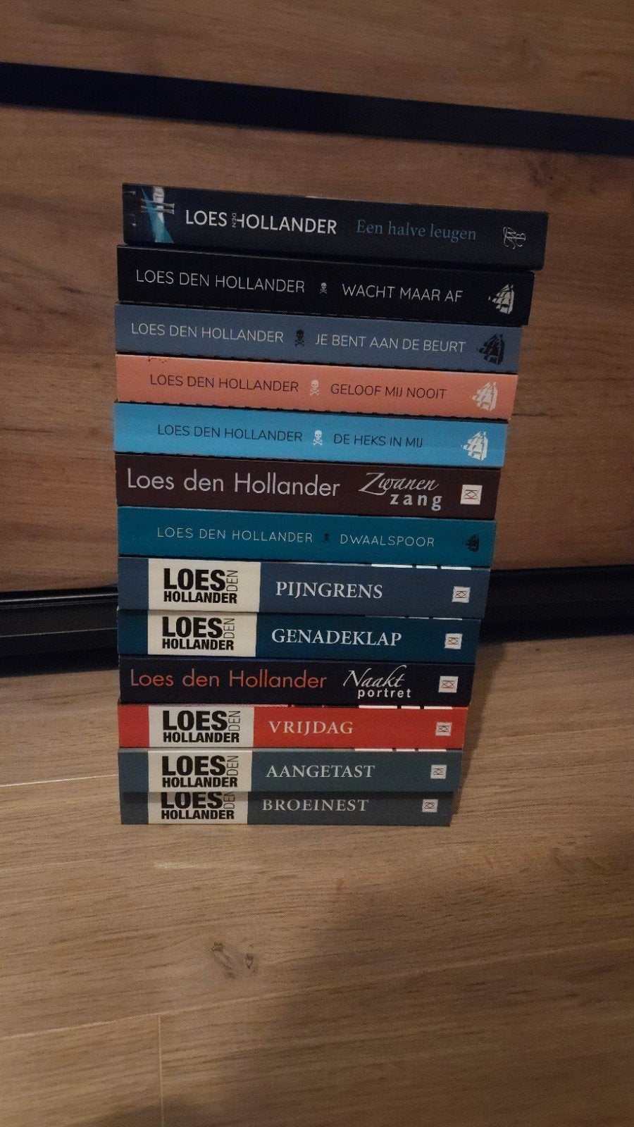 Loes den Hollander, Ophalen of Verzenden, Zo goed als nieuw, Loes den Hollander, Nederland