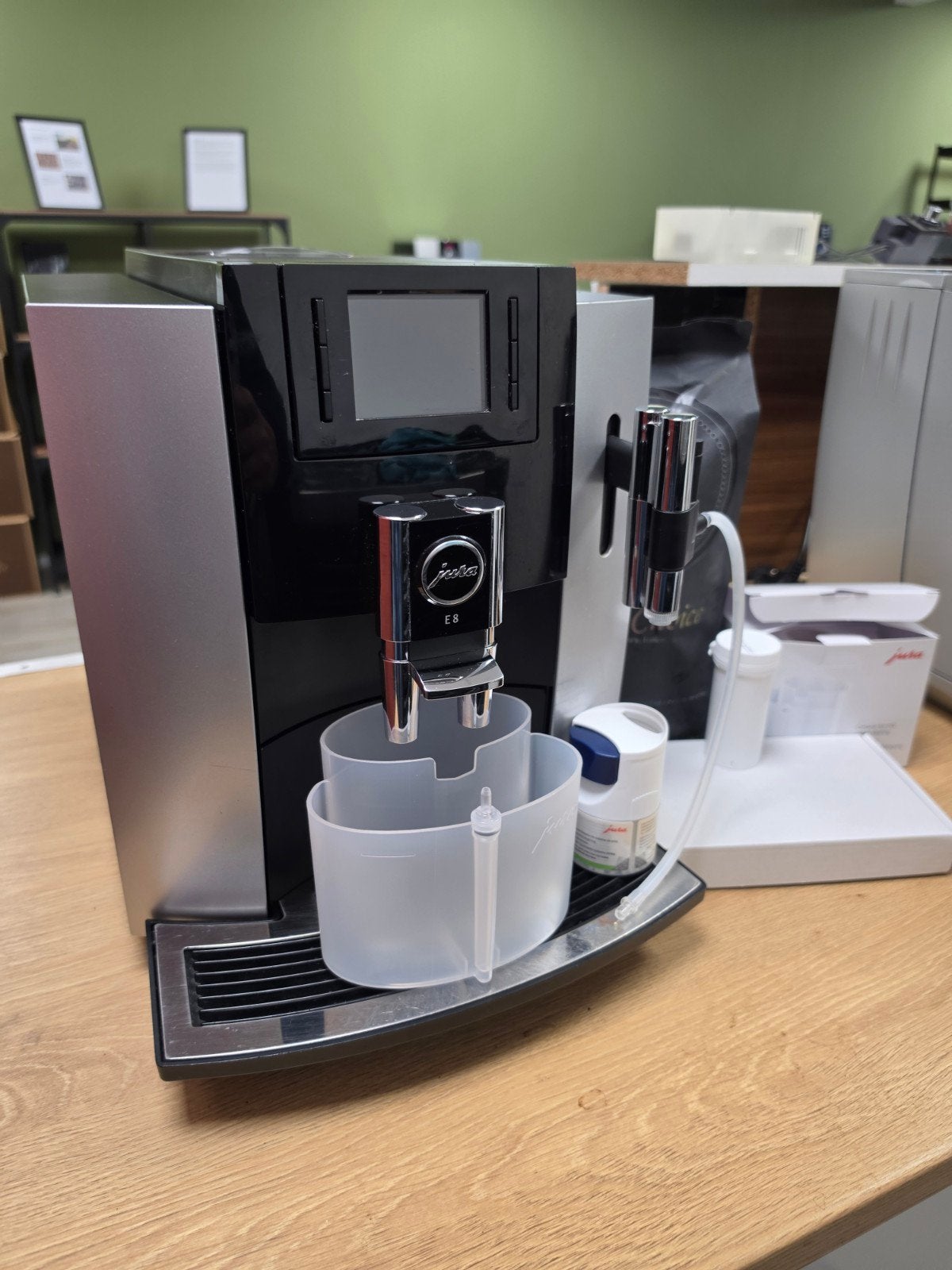 Jura E8 Volautomatische Koffiemachine - Zo goed als nieuw, Ophalen, Info@nl.jura.com, Koraalrood 141, 2718SB Zoetermeer, Jura.com