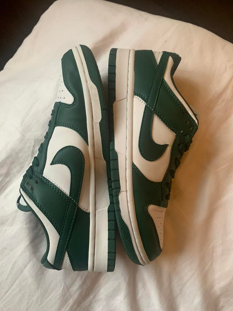 Te koop Nike Dunks groen maat 38,5 nieuw, Ophalen of Verzenden, Zo goed als nieuw, Groen, Sneakers of Gympen