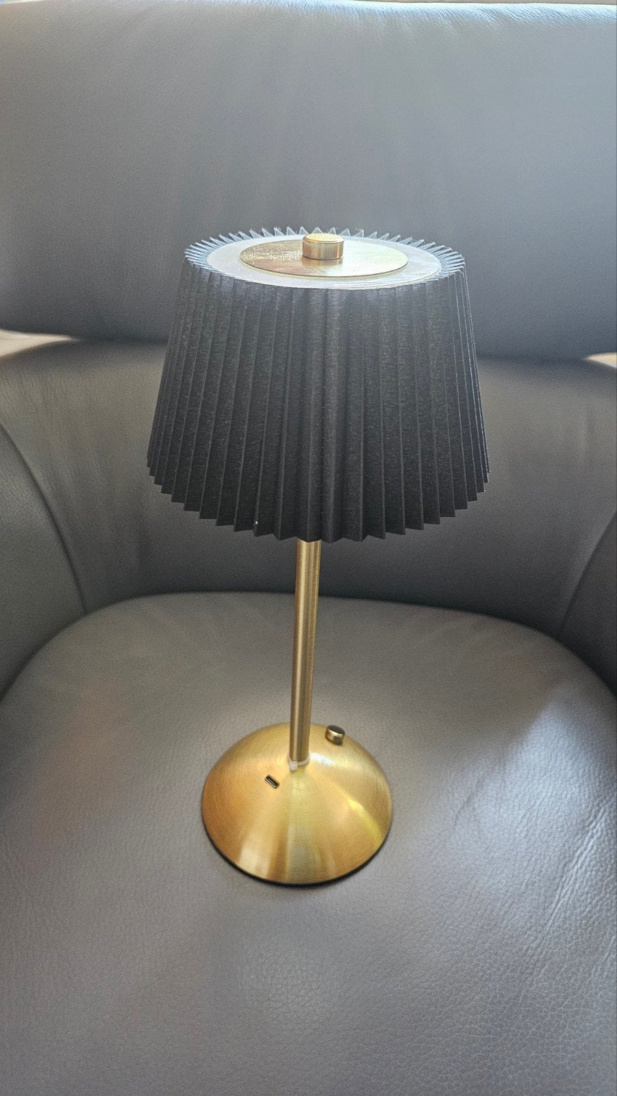 Moderne draadloze tafellamp met geplooide kap, Ophalen of Verzenden, Zwart, Textiel, Sfeerlamp