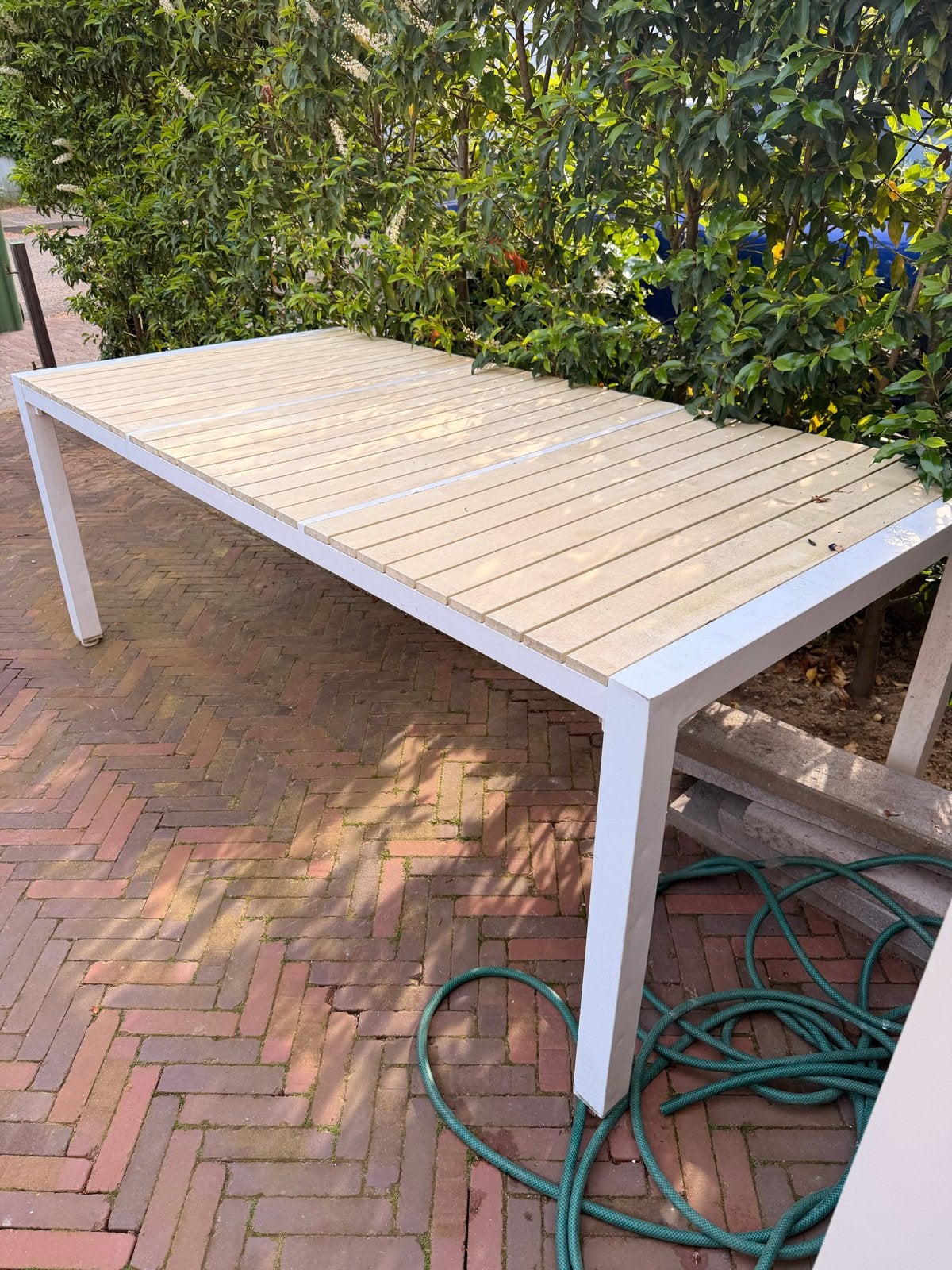 Tuintafel met composiet blad en metalen frame, Ophalen, Gebruikt, Rechthoekig