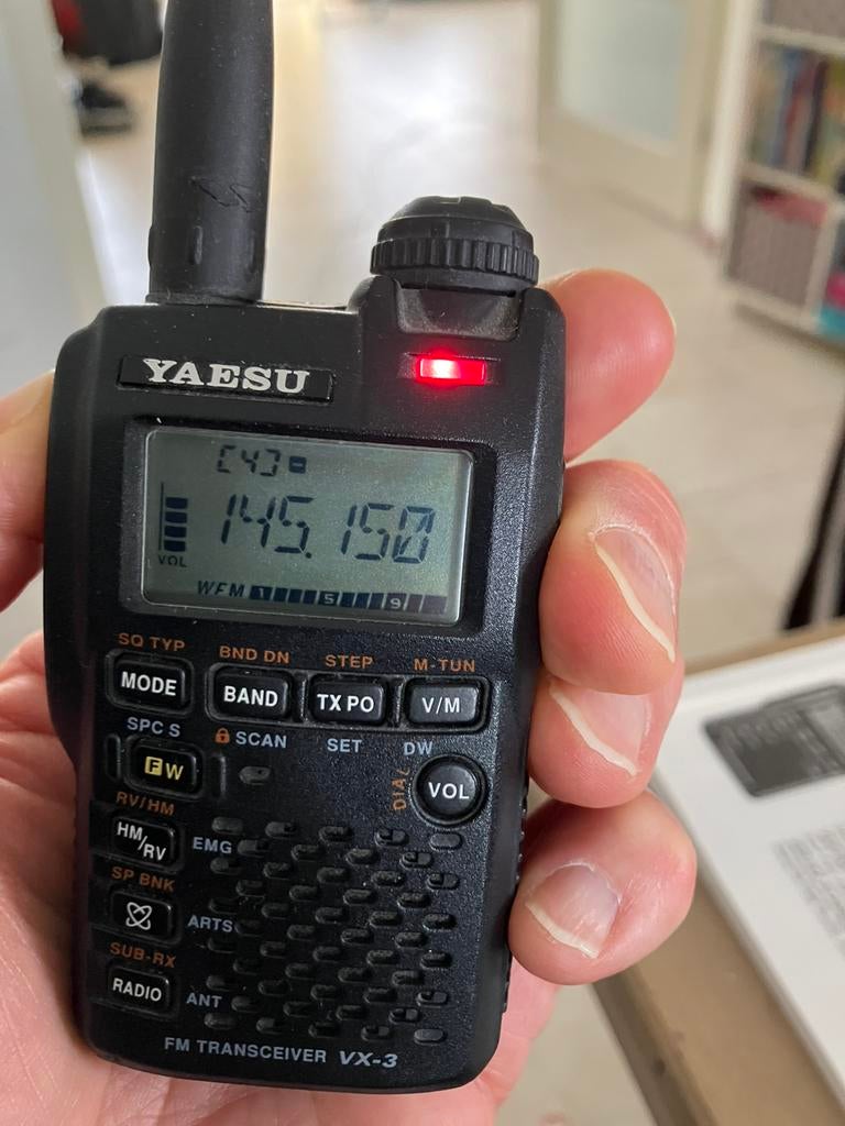 Yaesu VX-3 VHF/UHF portofoon, Ophalen, Gebruikt, 5 tot 15 km, Portofoon of Walkie-talkie