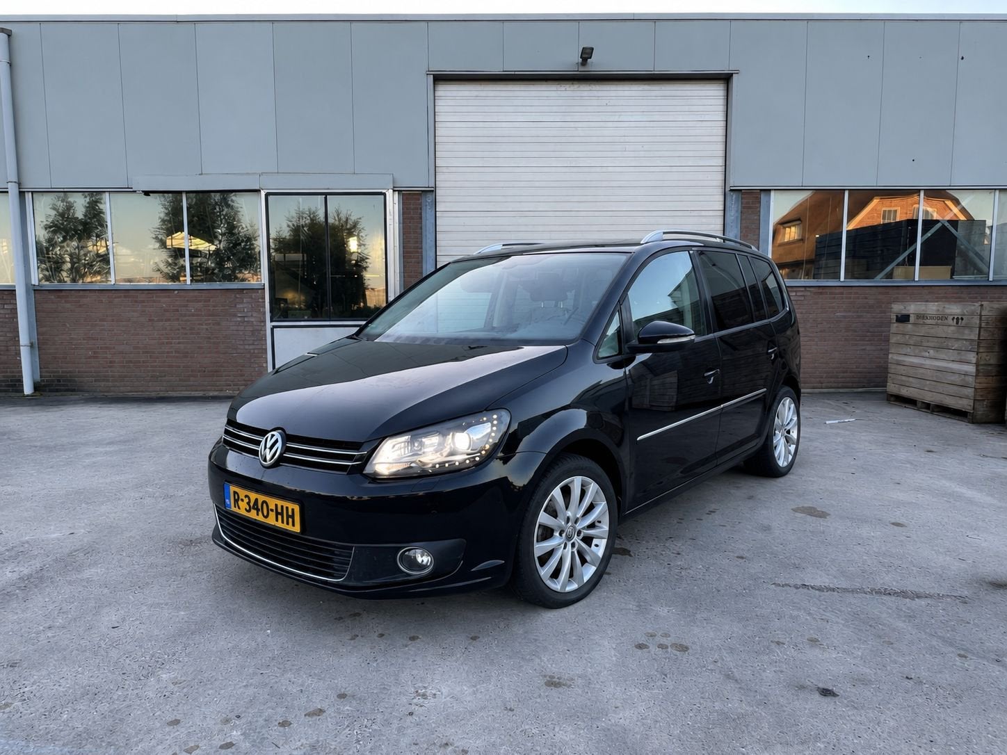 Volkswagen Touran 1.4 TSI Automaat Parkcamera Grootbeurt+APK, Auto's, Dealer onderhouden, 15 km/l, 4 cilinders, 1436 kg