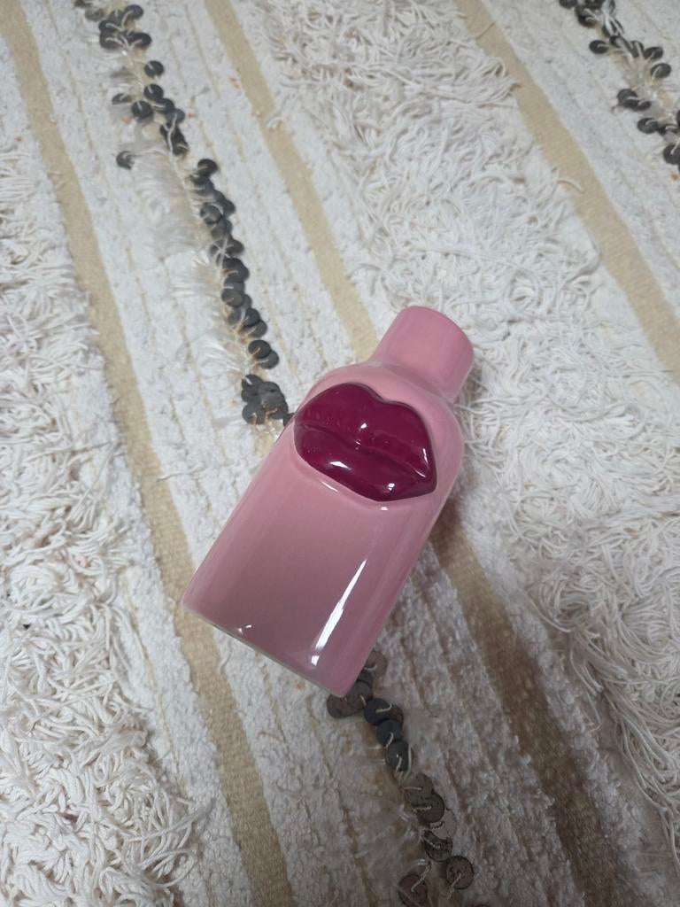 Roze Rice vaasje met lippen, ongeveer 15 cm hoog, Huis en Inrichting, Woonaccessoires | Vazen, Ophalen