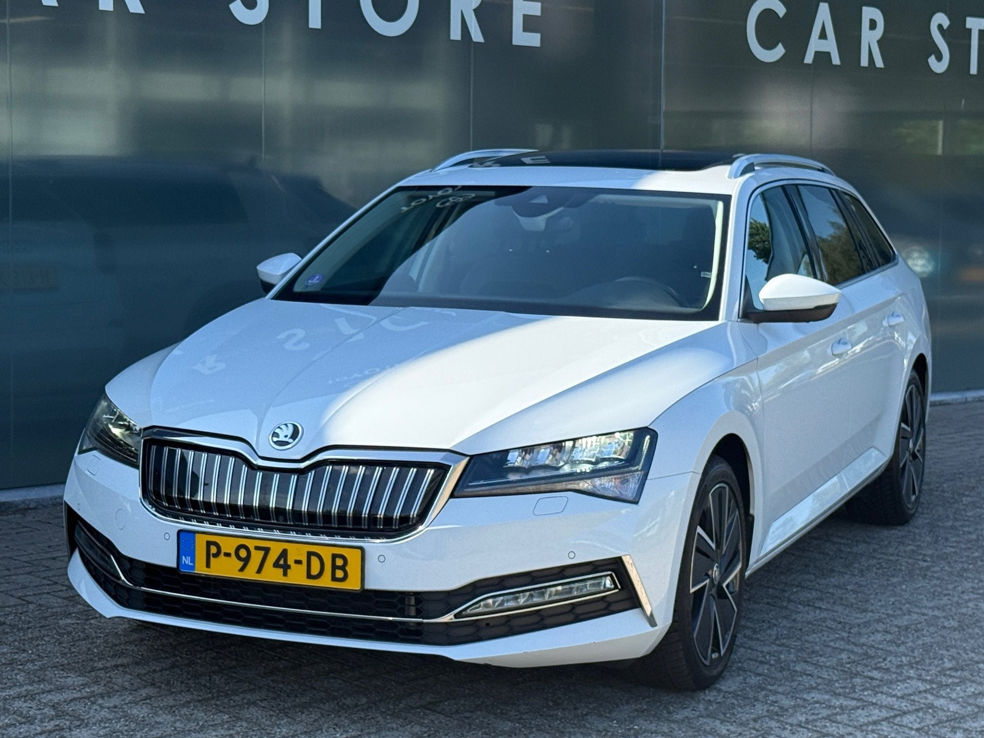 Skoda Superb Combi 1.4 TSI iV Sportline Pano|Sfeer|ACC|Dodeh, Auto's, Dealer onderhouden, Gebruikt, Leder en Stof, Wit