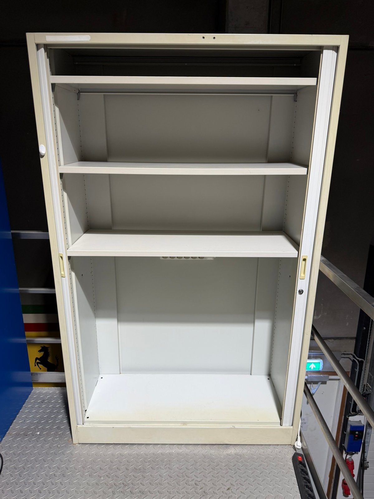 Nette en ruim archiefkast - ZGAN, Ophalen, Zo goed als nieuw, 25 tot 50 cm, 100 tot 150 cm