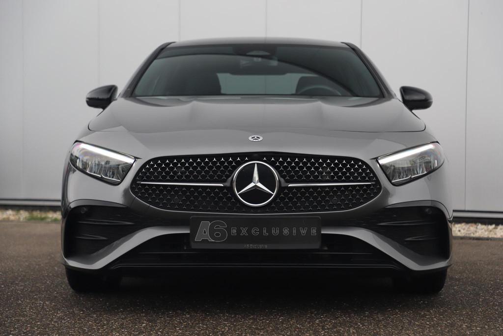 Mercedes-Benz A-klasse 180 AMG Line Night Pakket Automaat Pa, Auto's, 136 pk, Gebruikt, Met garantie (alle), Leder en Stof