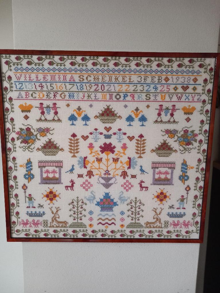 Fraaie merklap uit 1938 met bloemen en dieren thematiek, Antiek en Kunst, Antiek | Kleden en Textiel, Ophalen of Verzenden