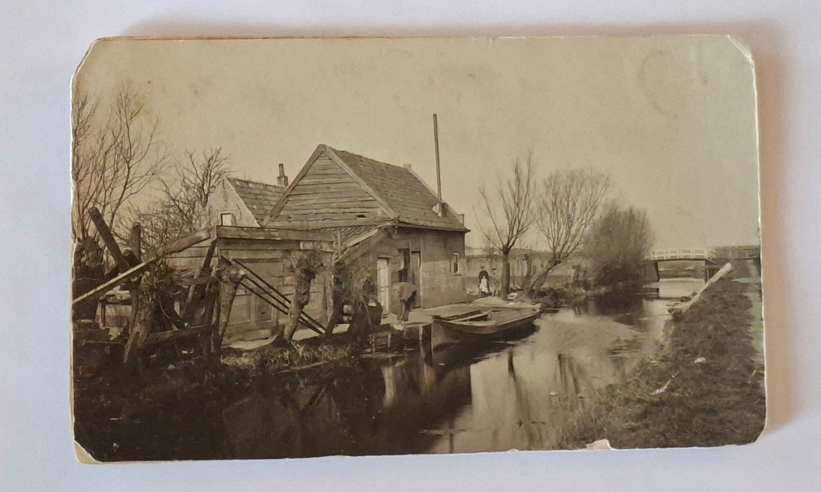Fotokaart- Nederland- polder- landschap- boot- brug, Ophalen of Verzenden, Voor 1940, Overige onderwerpen, Foto
