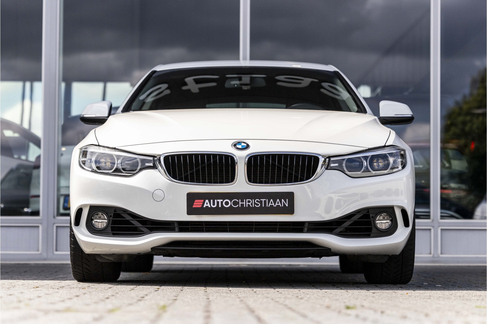 BMW 4 Serie Gran Coupé 418i High Executive | Trekhaak | NL, Auto's, BMW, 12 maanden, Gebruikt, Euro 6, Wit
