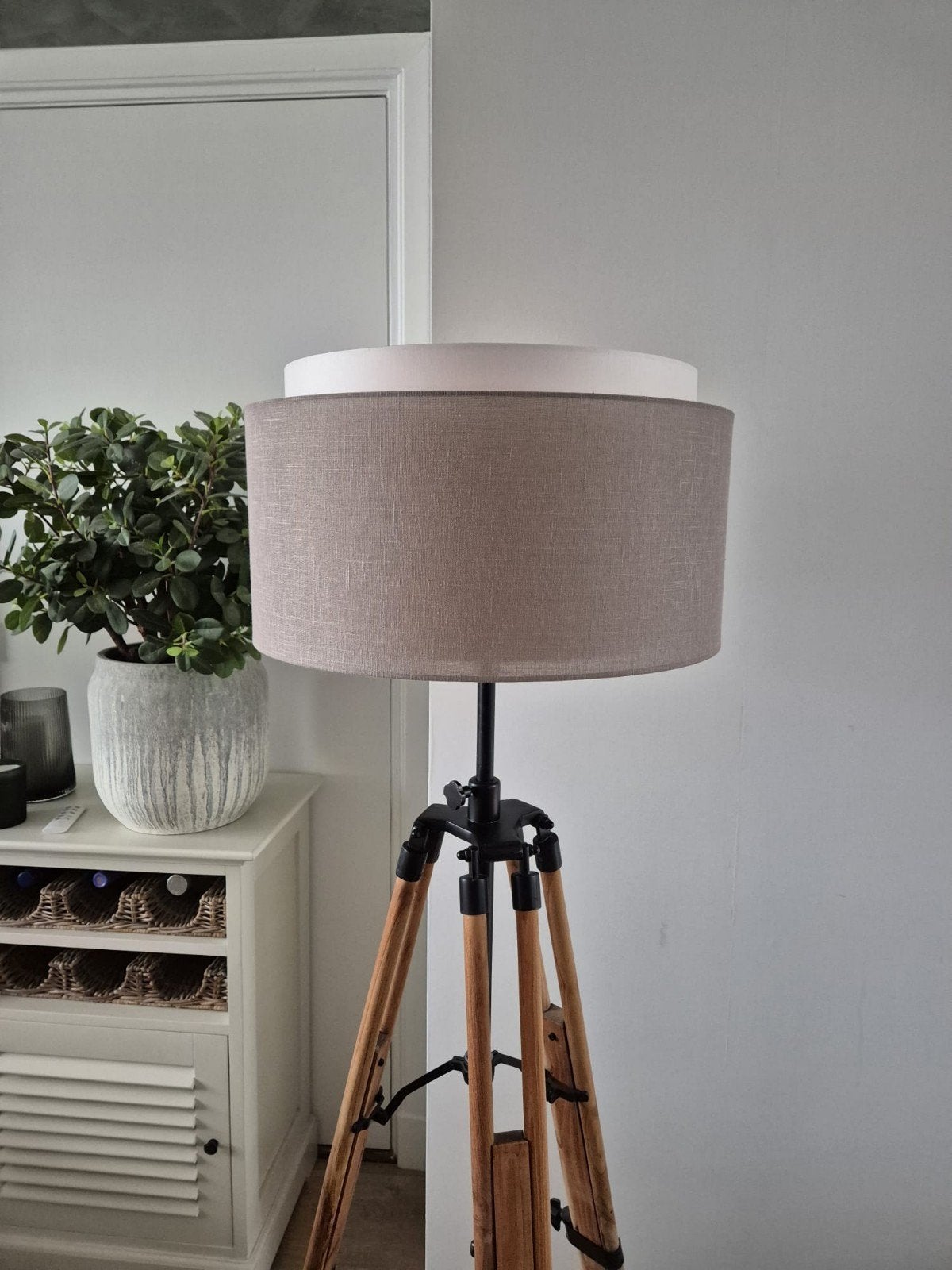 Rivièra Maison RM Wooden Tripod Floor Lamp - Vloerlamp, Ophalen, Zo goed als nieuw, Rivièra Maison, 150 tot 200 cm