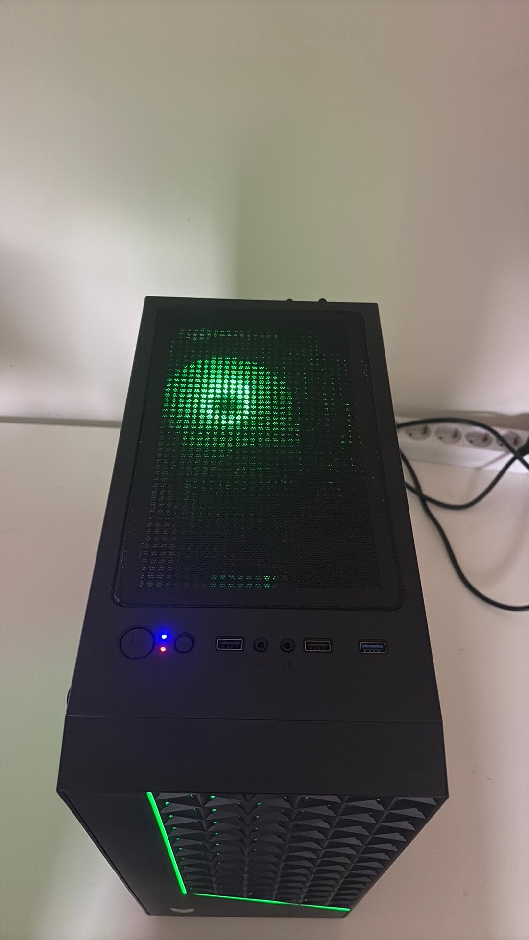 Foto 3 van Gaming PC RTX 2070 8GB | i5-7500 | 16GB RAM | 480GB SSD