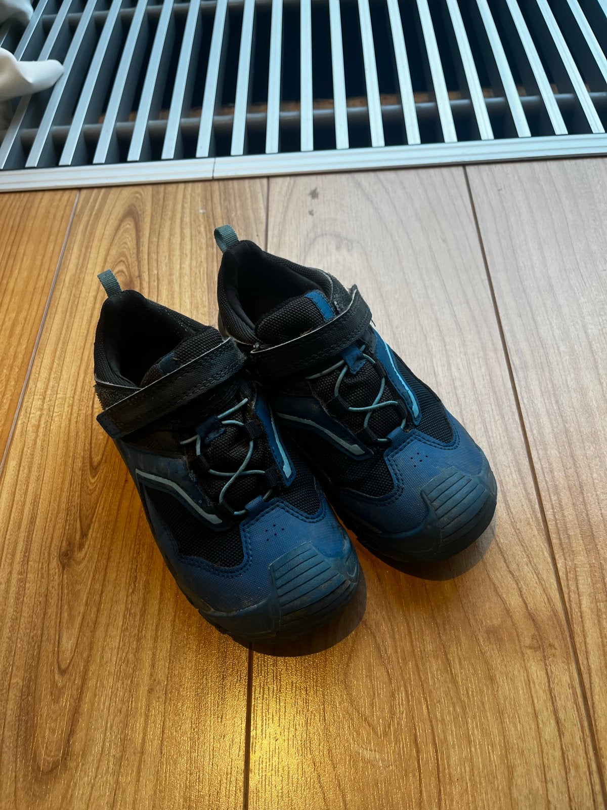 Bergschoenen maat 30 - slechts 5 dagen gebruikt, Ophalen of Verzenden, Zo goed als nieuw, Schoenen