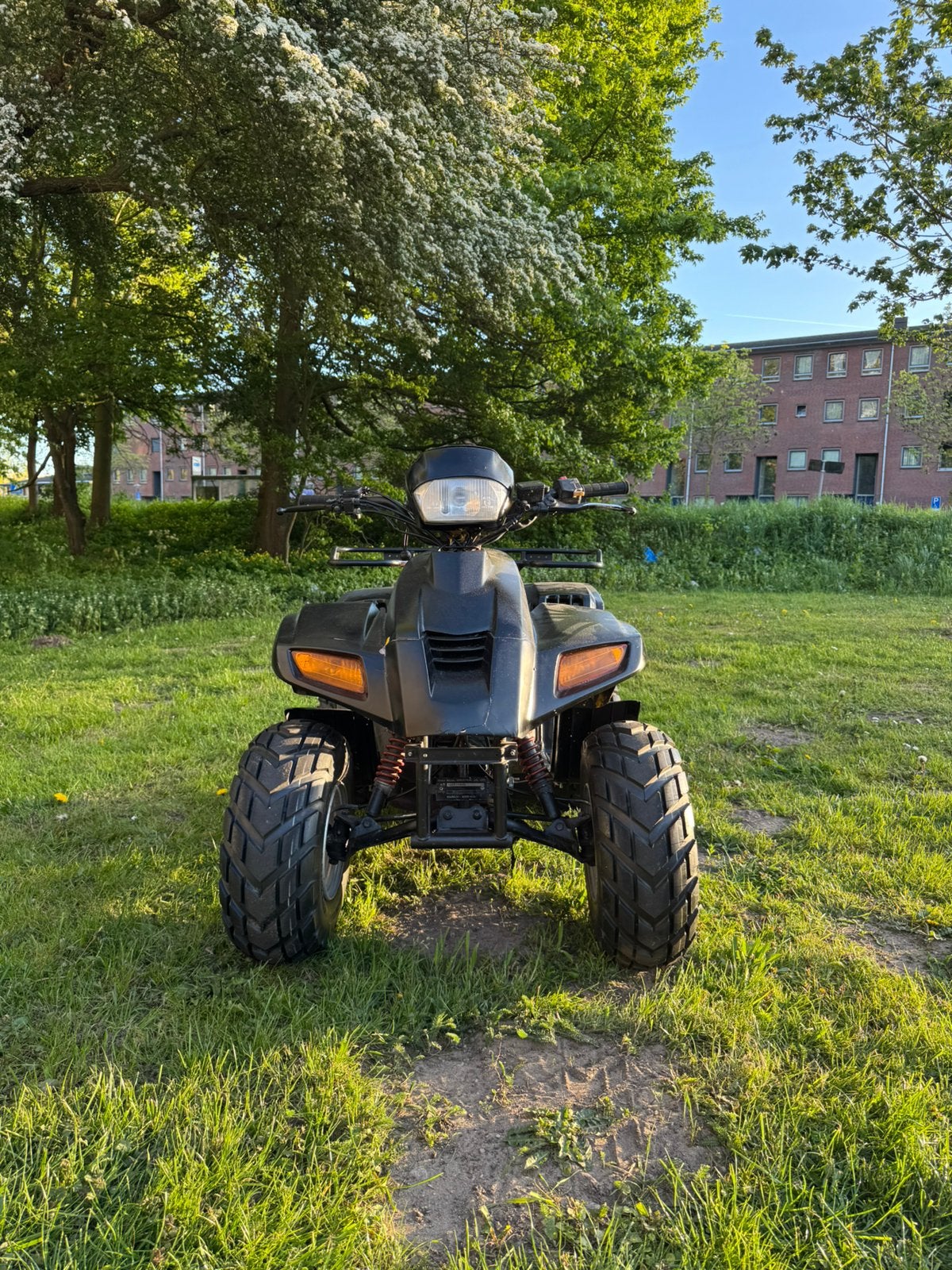 50cc dinli brommer qaud op kenteken motor GEREVISEERD!!!, Ophalen, Zo goed als nieuw
