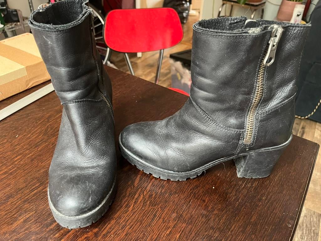 Zwarte leren laarsjes hak mt 38, Zwart, Lage of Enkellaarzen, Ophalen of Verzenden, Gedragen