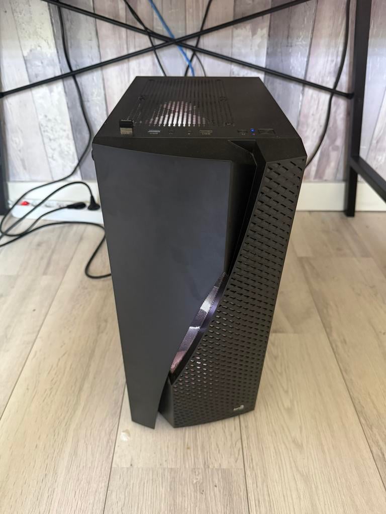 Zeer nette Gaming PC, Computers en Software, Desktop Pc's, Zo goed als nieuw, 3 tot 4 Ghz, SSD, 32 GB, Met videokaart, Met monitor