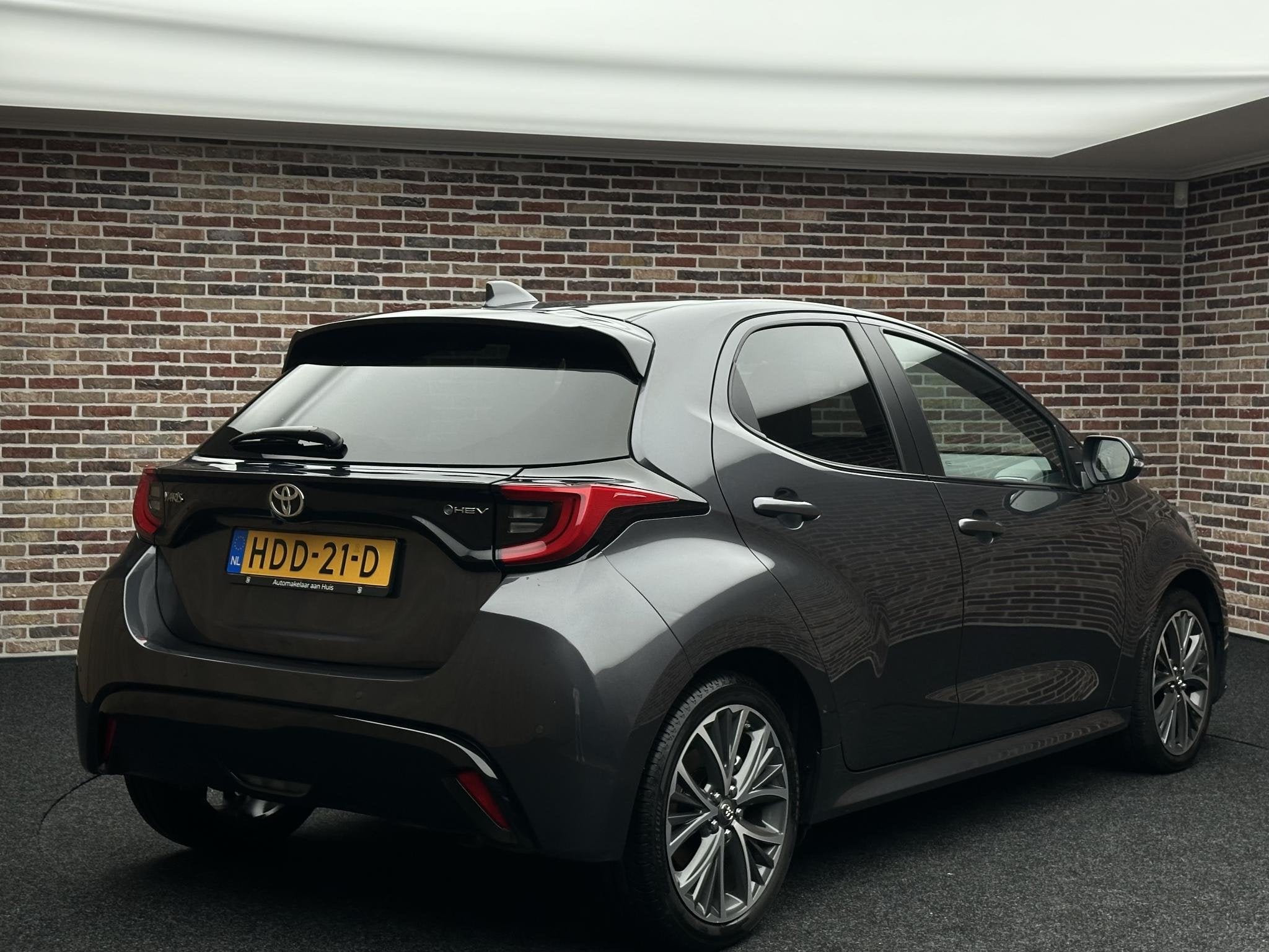 Toyota Yaris 1.5 Hybrid 130 Executive Camera StoelVrwm Stuur, Auto's, Dealer onderhouden, 450 kg, Gebruikt, Bedrijf