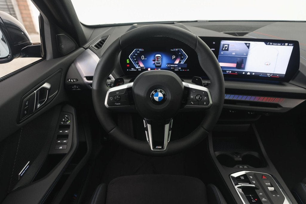 BMW 1 Serie 120 M Sport Automaat / Panoramadak / Sportstoele, Auto's, BMW, Met garantie (alle), Origineel Nederlands, Bedrijf