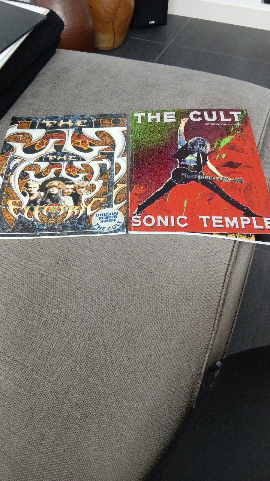 2 x muiek boek The Cult in zeer goede conditie rookvrij huis, Ophalen of Verzenden, Zo goed als nieuw, Boek, Tijdschrift of Artikel
