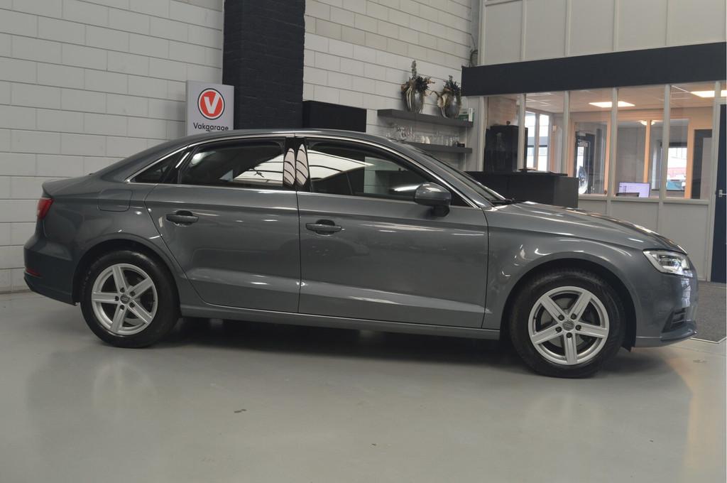 Audi A3 Limousine 1.5 TFSI CoD // 75.000 km // NAVI // ELECT, Auto's, Voorwielaandrijving, Gebruikt, Euro 6, 150 pk