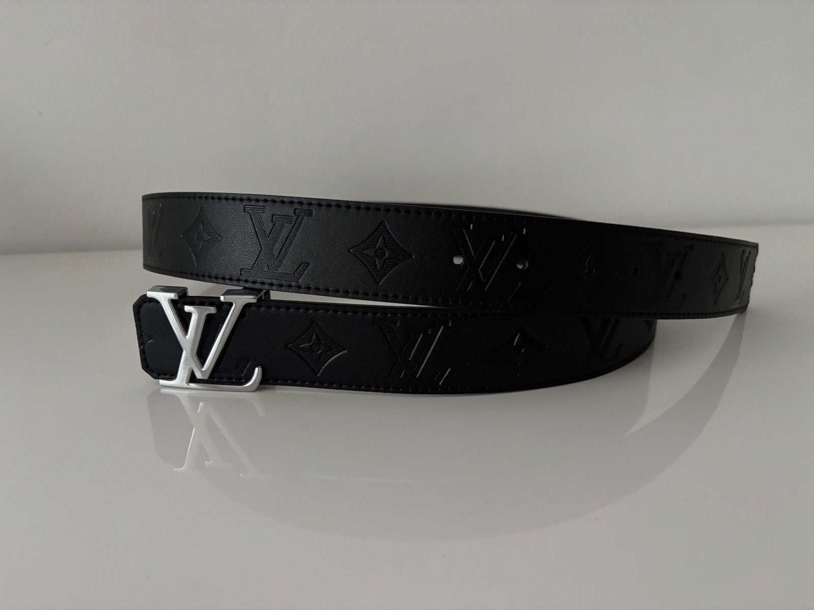 Louis Vuitton leren riem maat 115/46, Kleding | Dames, Riemen en Ceinturen, Nieuw, Heupriem, Ophalen of Verzenden, 3 tot 5 cm
