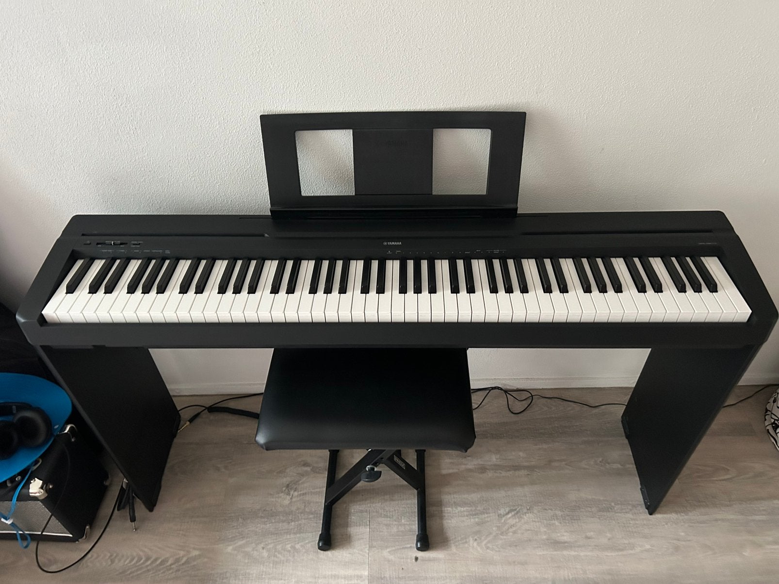 Yamaha P-45 digitale piano met onderstel, Ophalen, Zo goed als nieuw, Zwart